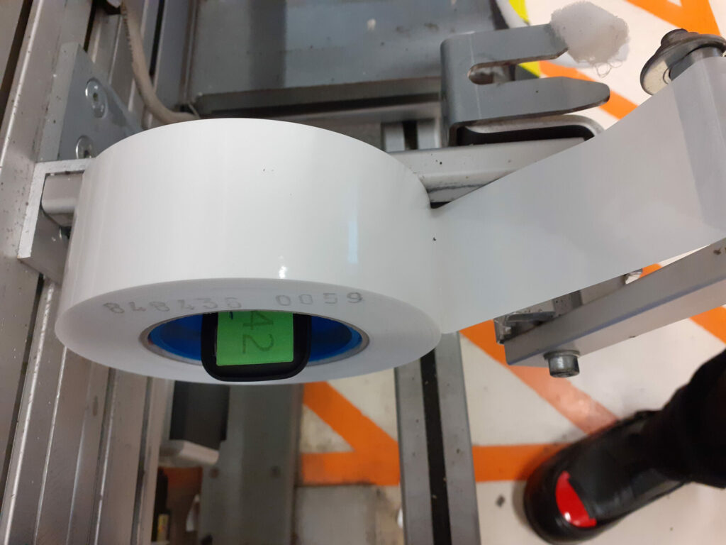 Sensor an einem Klebebandabroller
