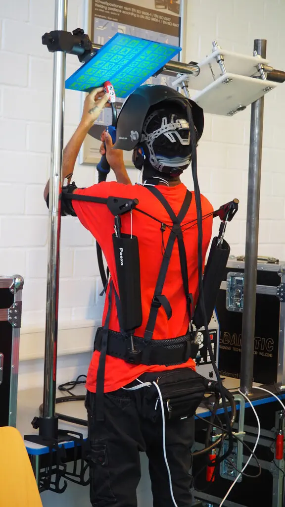 Überkopfarbeit mit Exoskelett