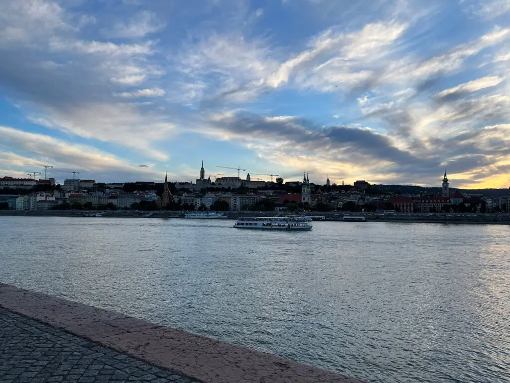 Spaziergang an der Donau, Budapest