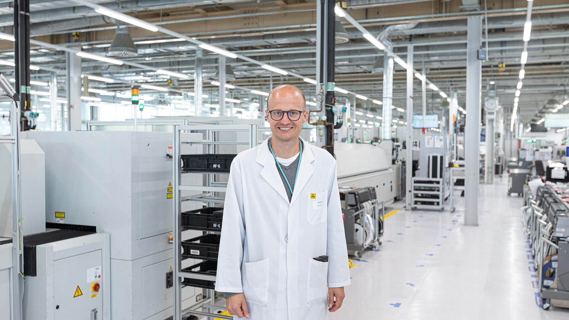 Michael Scholz im Karlsruher Werk der Siemens AG