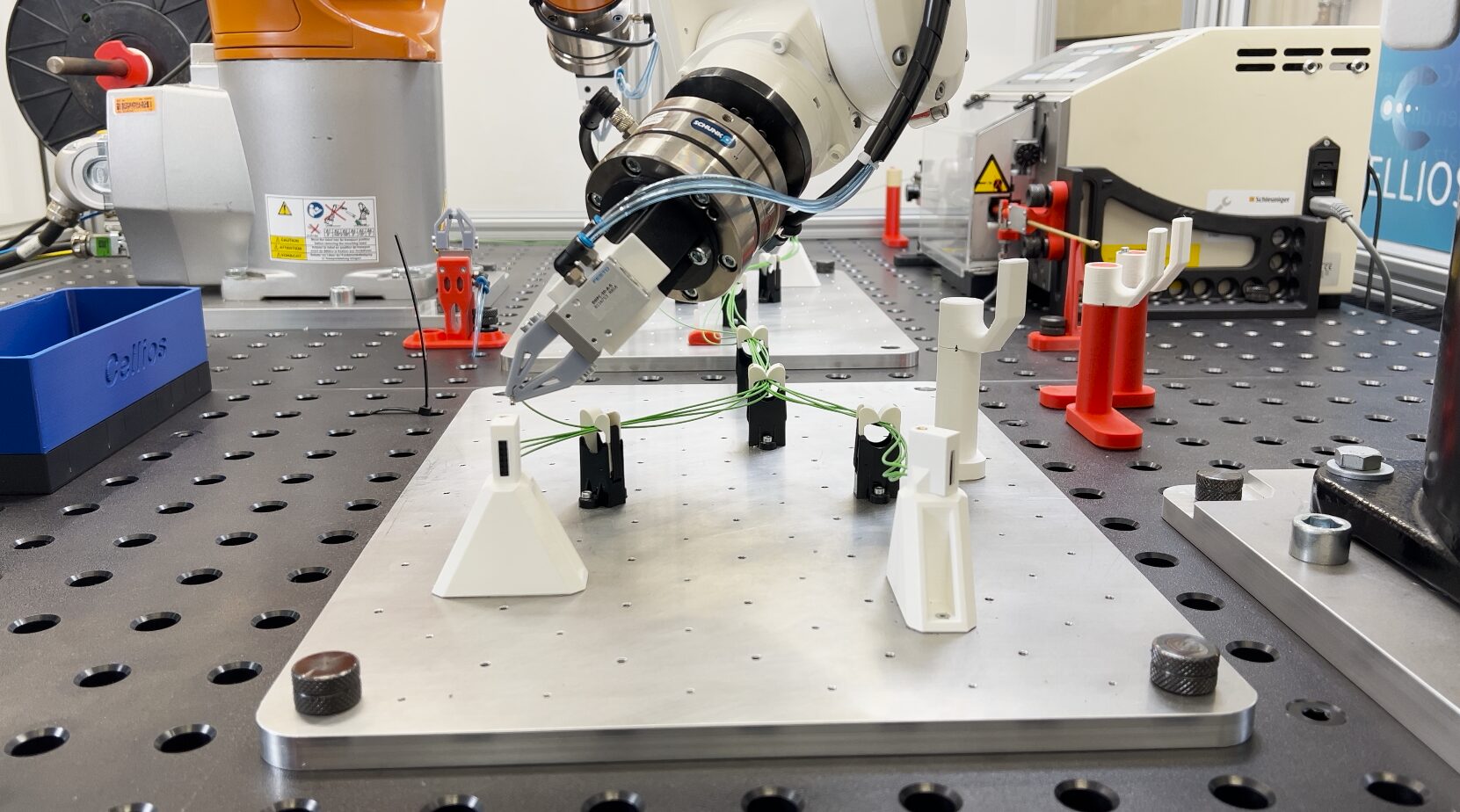 Roboter konfektioniert Kabel
