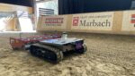 Roboter wie ARA vom Fraunhofer IPA haben beim Nivellieren von Böden in Reithallen hinsichtlich Gewicht, Emissionen und Einsatzzeit viele Vorteile gegenüber bisher genutzten Schleppern.