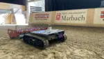 Roboter wie ARA vom Fraunhofer IPA haben beim Nivellieren von Böden in Reithallen hinsichtlich Gewicht, Emissionen und Einsatzzeit viele Vorteile gegenüber bisher genutzten Schleppern.